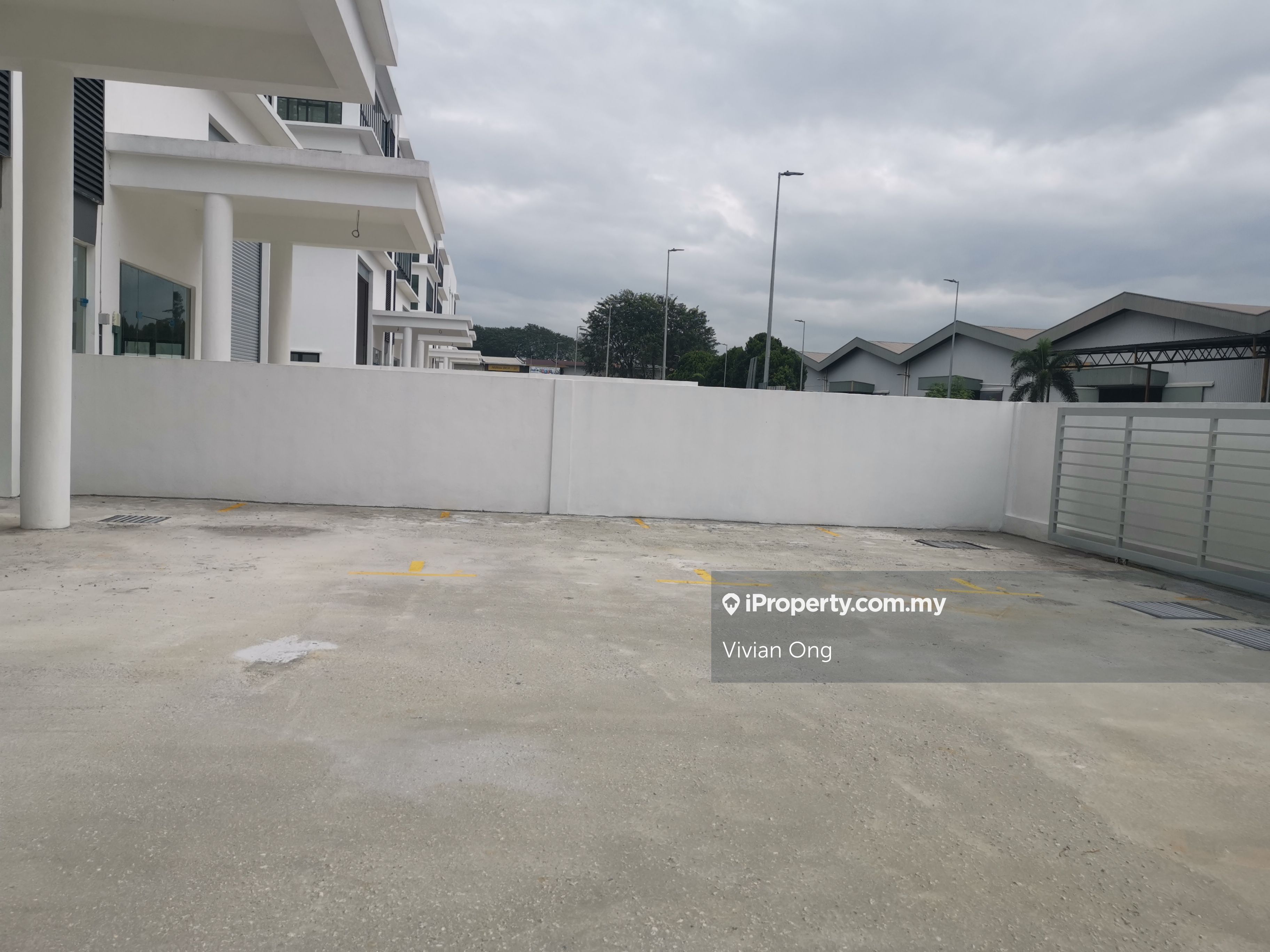 Corner Semi D Factory Bs7 Kawasan Perindustrian Bukit Serdang Seri