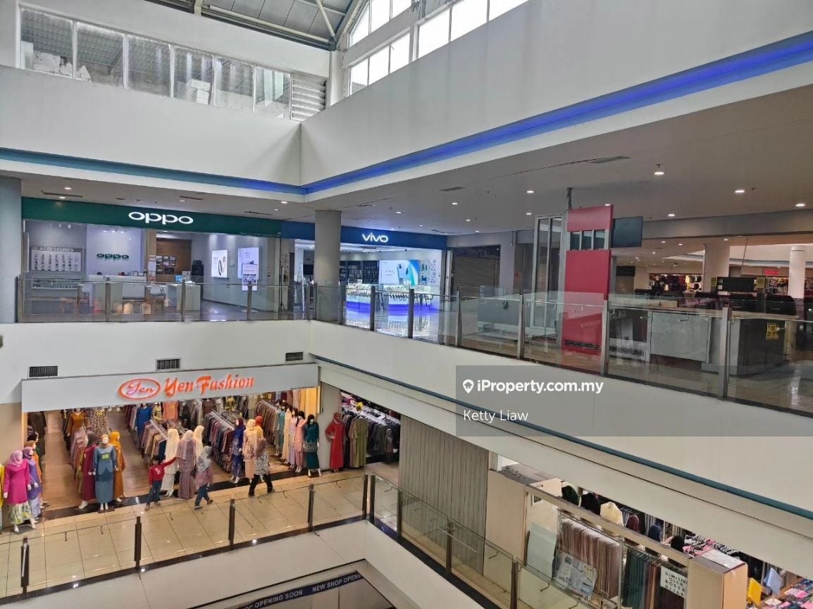 Adjoining Retail Centre Court One Borneo Hypermall Sepanggar UMS