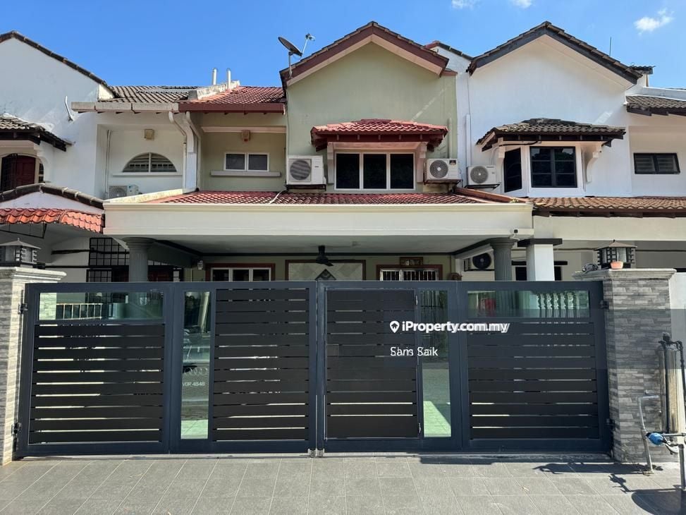 Selayang Intermediate 2 Sty Terrace Link House 4 Bedrooms For Sale