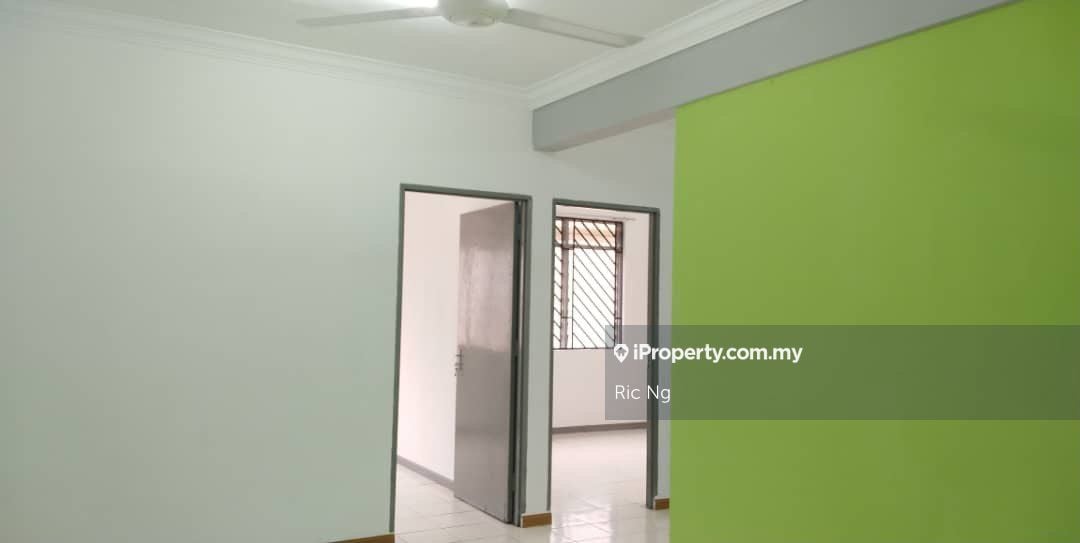 Taman Daya Jalan Nibong Intermediate Flat Bedrooms For Sale In