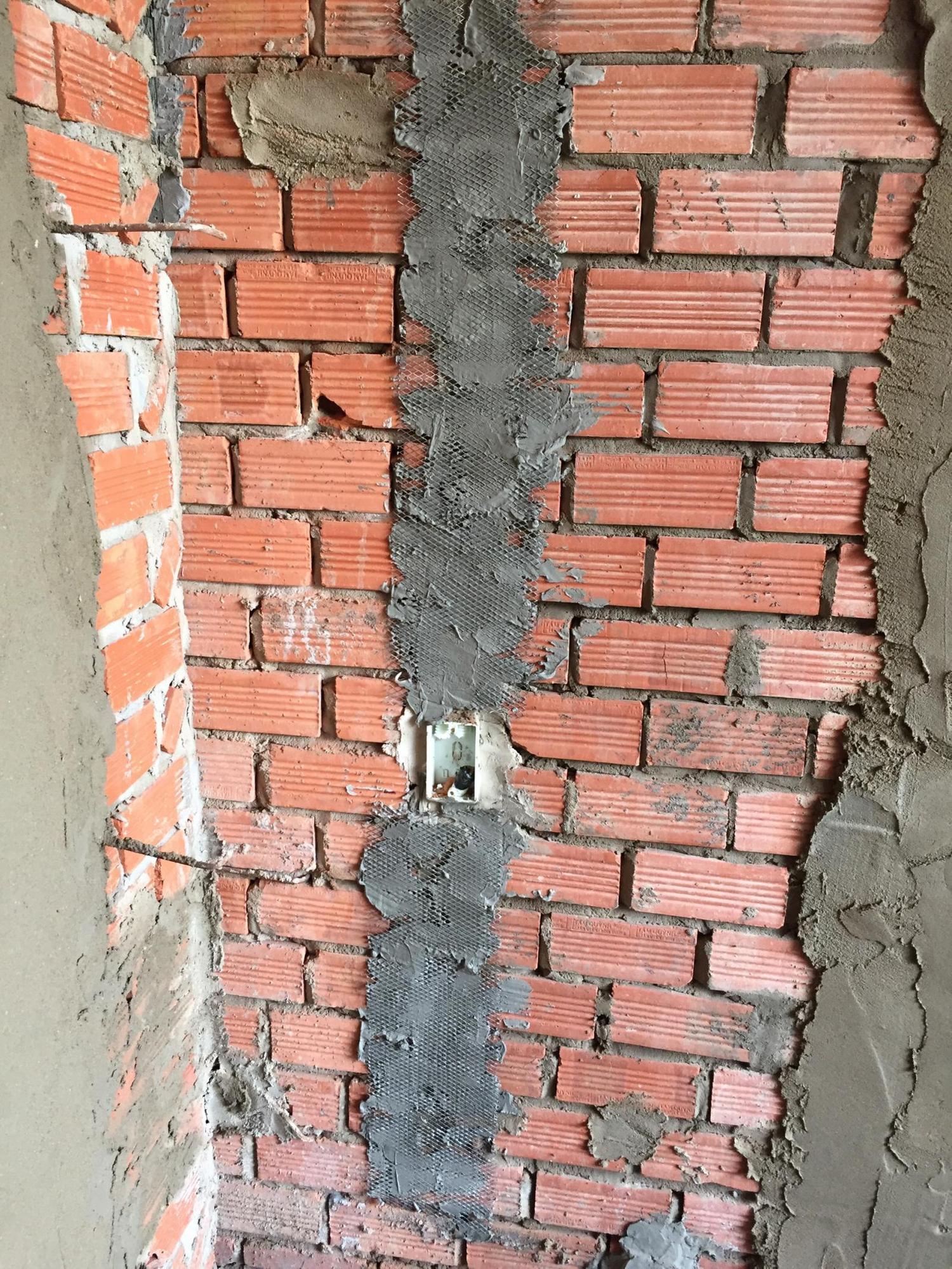 Dùng lưới mắt cáo để thi công điện nước âm tường