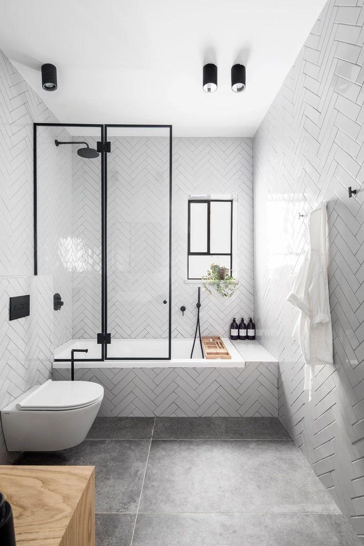 Gạch lát dùng trong nhà tắm cũng cần đảm bảo tiêu chí thoát nước tốt, nhanh khô ráo