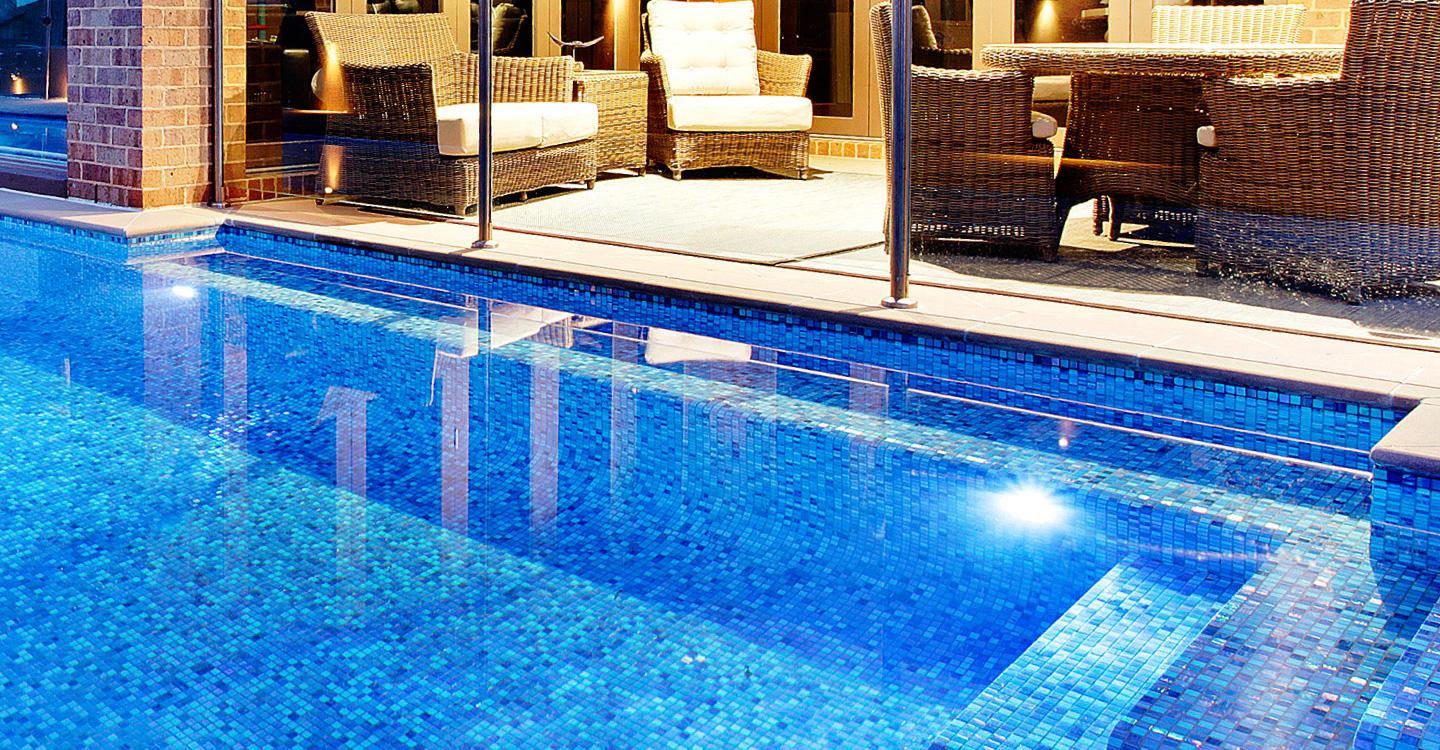 Gạch Mosaic lát hồ bơi