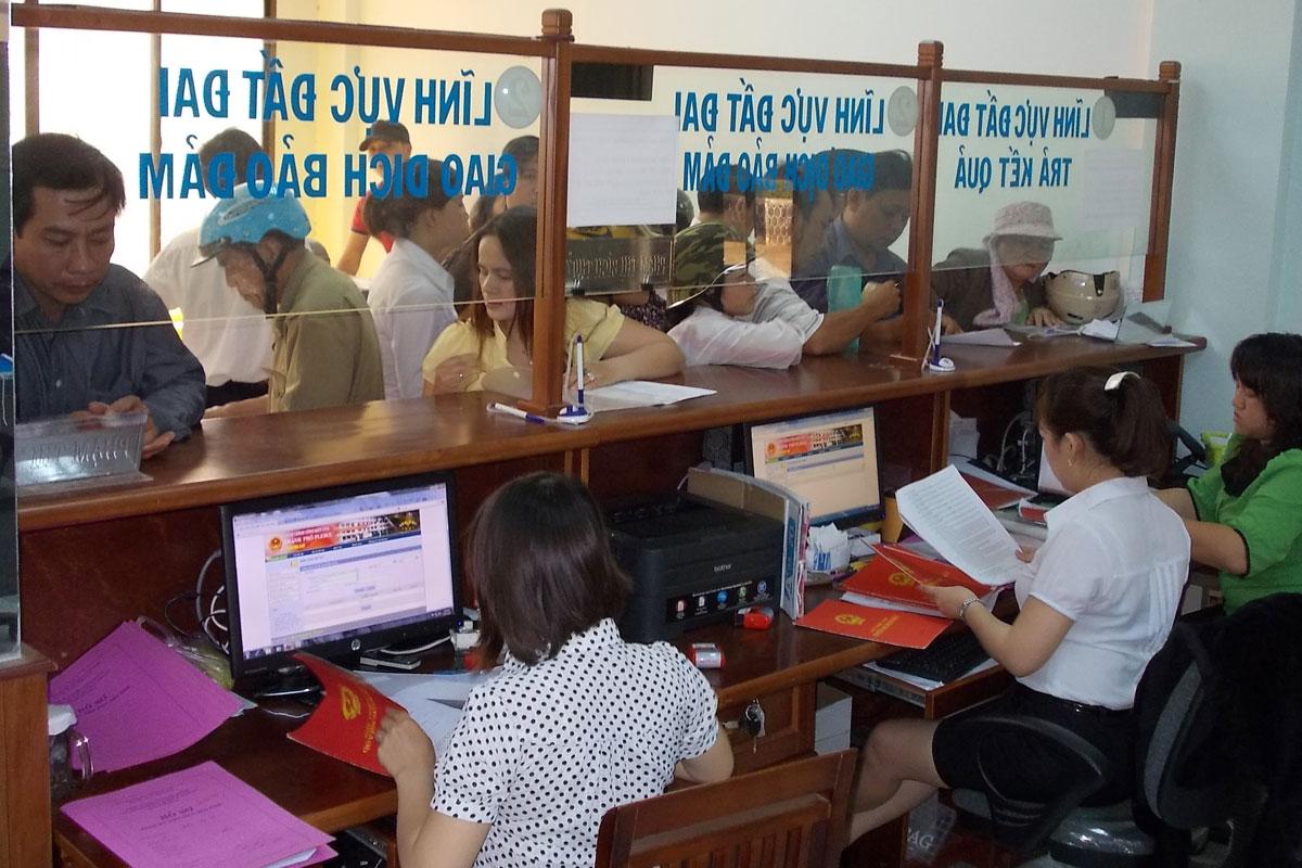 đi làm thủ tục chuyển đổi mục đích sử dụng đất