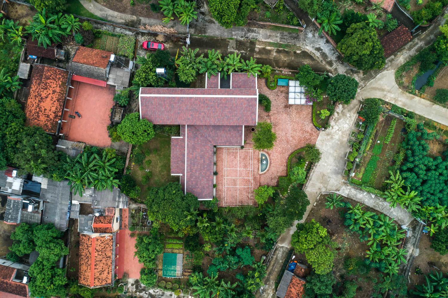 Toàn cảnh khu nhà gỗ xoan nhìn từ trên cao
