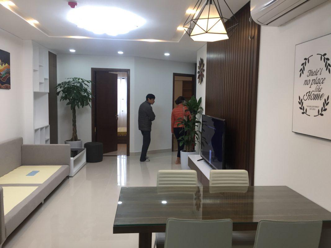 Xem căn hộ khi mua nhà qua môi giới