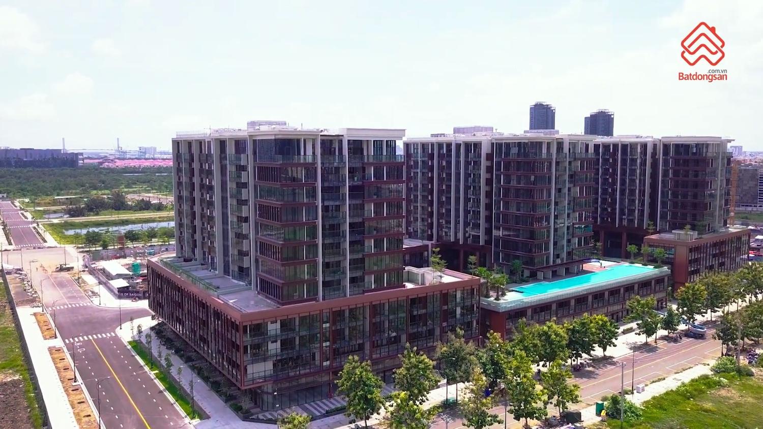 Các tòa căn hộ The Metropole Thủ Thiêm có thiết kế tường kính phản chiếu màu sắc và ánh sáng