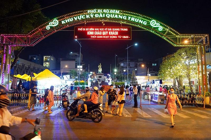 Phố đi bộ đêm khu vực kỳ đài Quang Trung