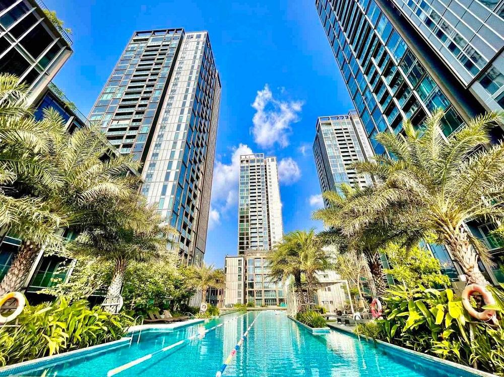 Hồ bơi trong dự án Empire City