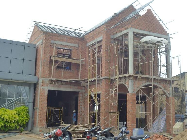 Làm nhà luôn là một trong những điều trọng đại với người Việt