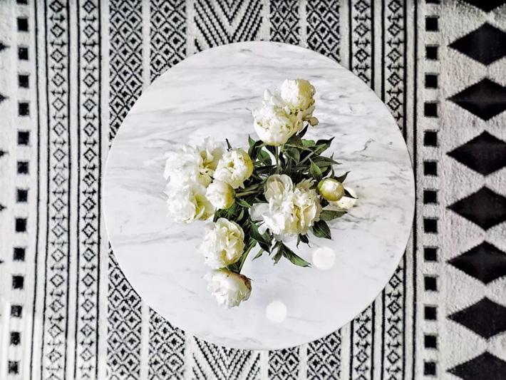 thảm họa tiết trắng - đen