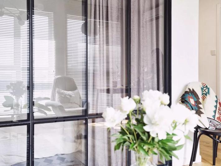 ghế đơn màu đen nhỏ xinh