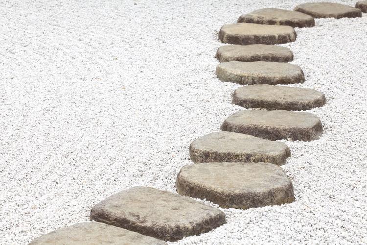 Thiết kế lối đi bằng đá trong sân vườn phong cách Zen