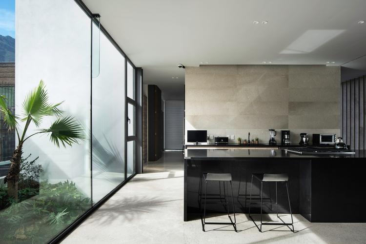 kính cường lực ốp bếp