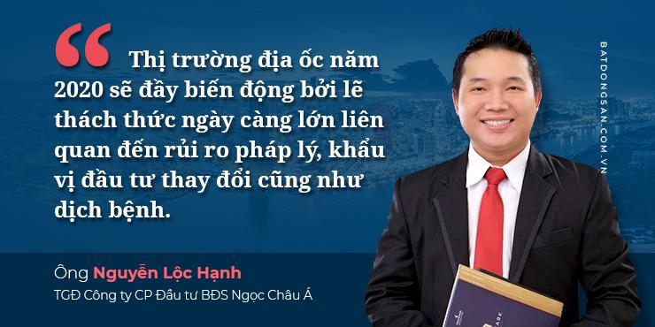 Ảnh thiết kế nền xanh chữ trắng, bên phải là chân dung ông Nguyễn Lộc Hạnh cắt tóc ngắn, mặc vest đang cười.