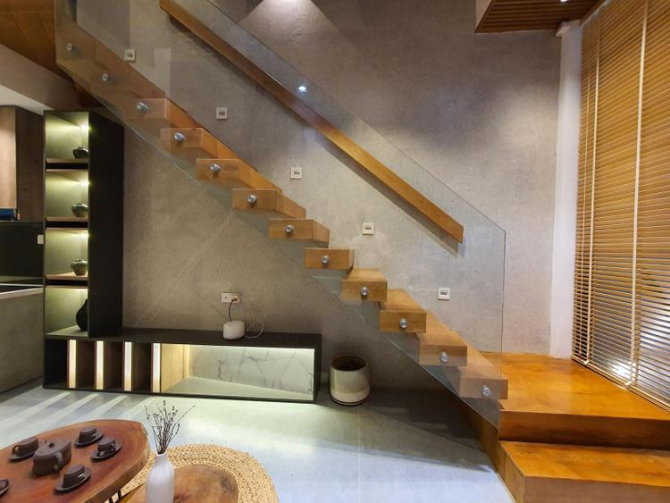 cầu thang gỗ tự nhiên