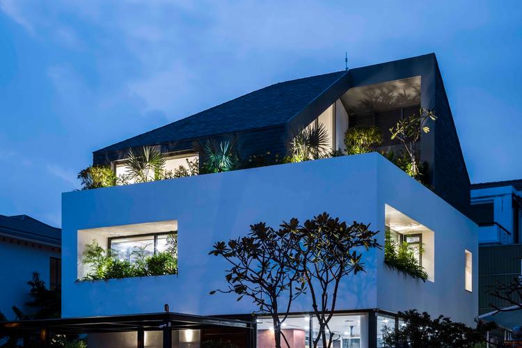 biệt thự vào ban đêm