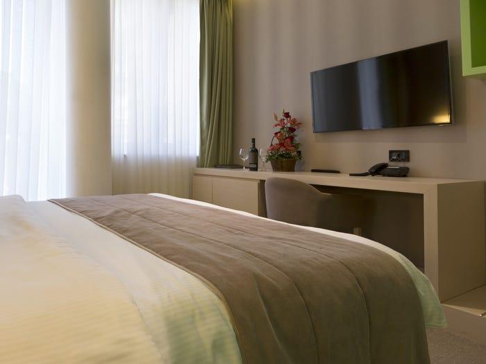 Không nên đặt ti vi trong phòng ngủ