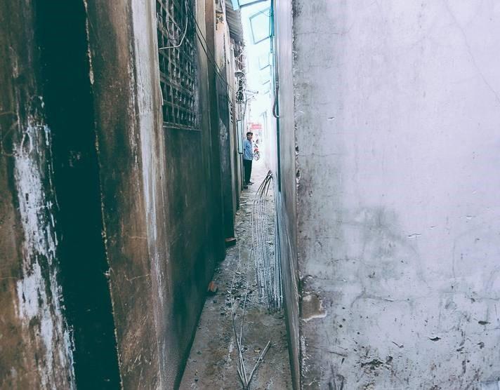 Hẻm nhỏ hẹp và sâu hun hút