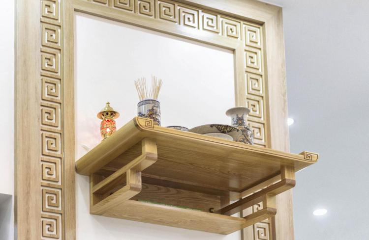 Ban thờ làm bằng gỗ công nghiệp cắt CNC, thiết kế gọn gàng, đảm bảo sự trang nghiêm cần có.