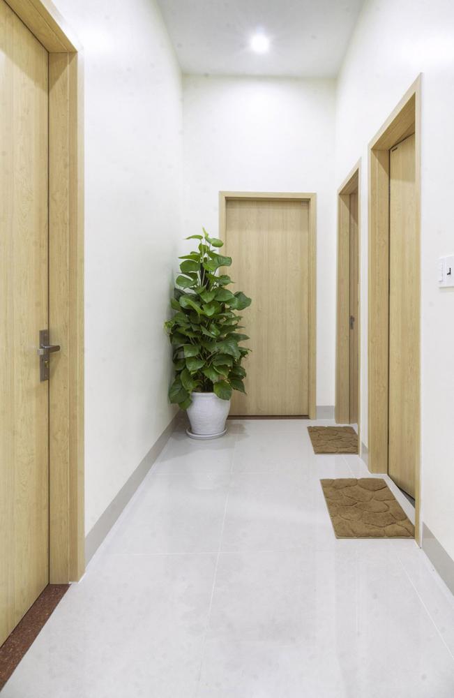 Hành lang dẫn đến các khu vực riêng tư như phòng ngủ, phòng vệ sinh.