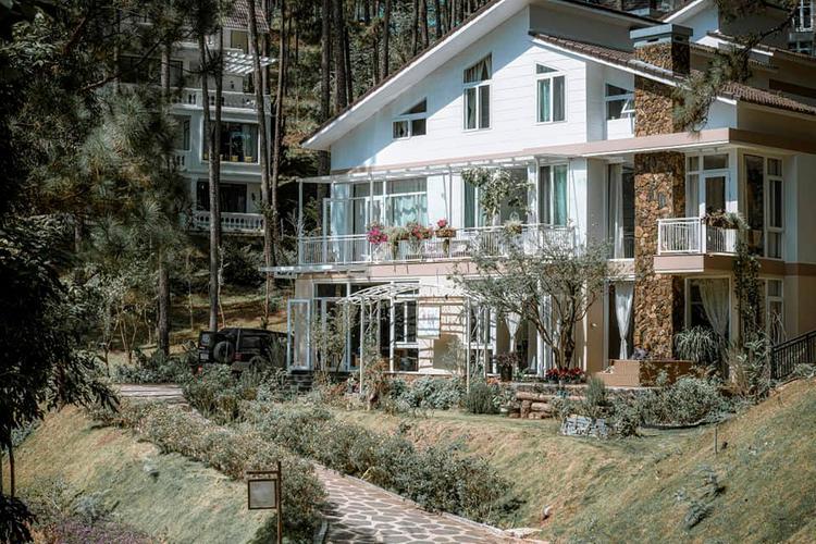 Ngôi nhà thơ mộng 