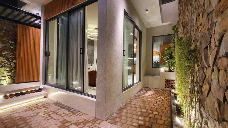 sân trước nhà phố