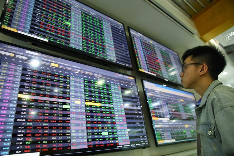 Xem bảng giá tại sàn chứng khoán.