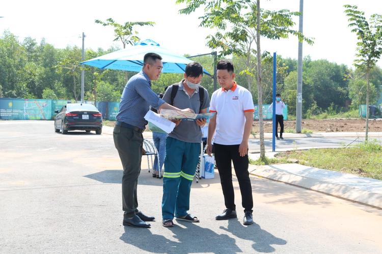 Hình ảnh khách giao dịch tại tỉnh