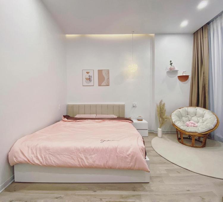 Phòng ngủ chính của hai vợ chồng ở tầng 2.