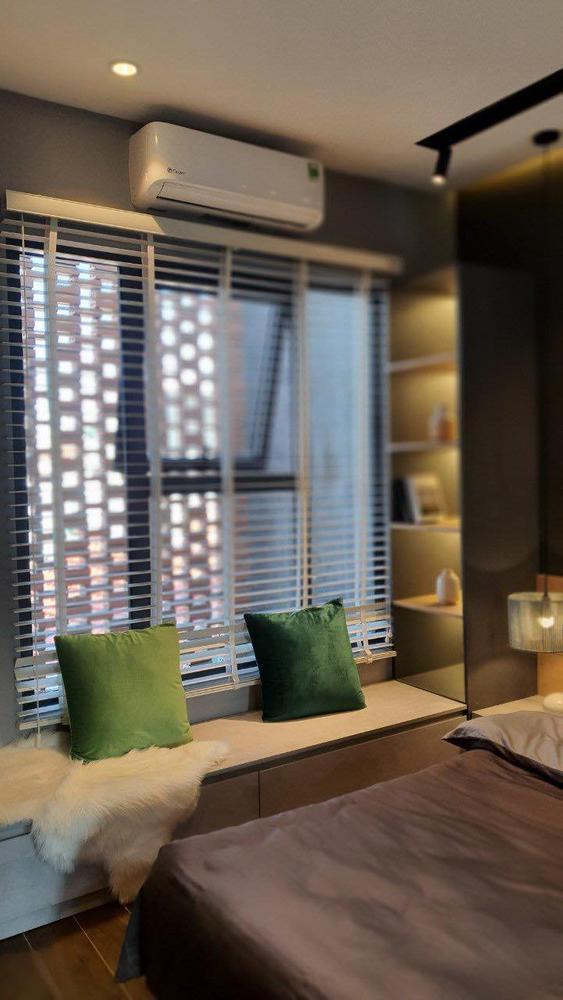 góc thư giãn cạnh cửa sổ