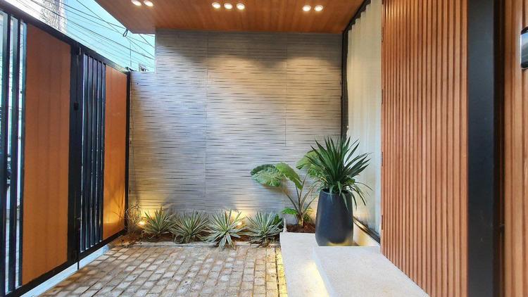 sân trước nhà phố