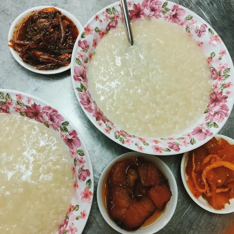 Quán cháo trắng ở ngã tư Hàng Xanh