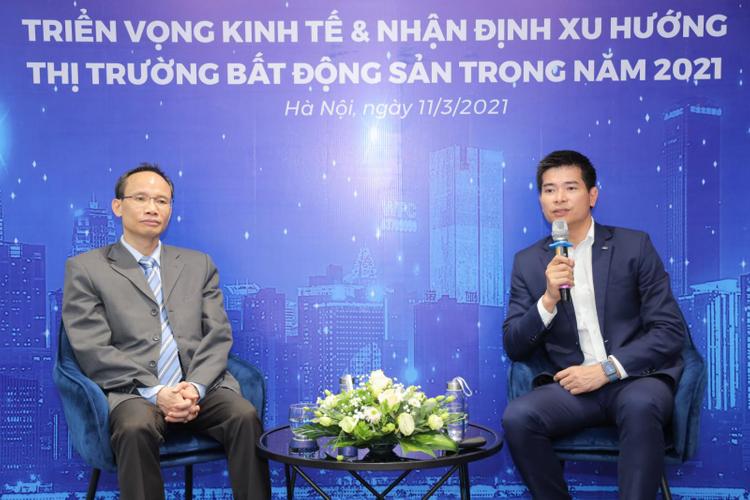 hình ảnh các chuyên gia BĐS trong một tọa đàm về thị trường