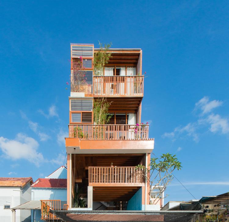 Ngôi nhà cao 3,5 tầng tại Khánh Hòa