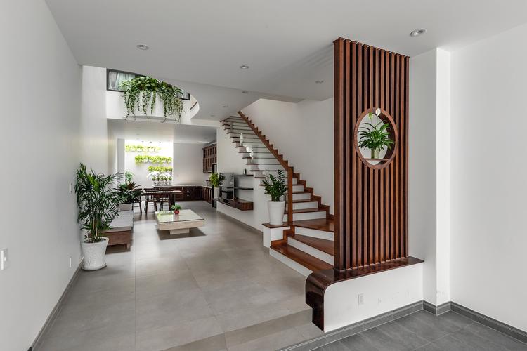 Thiết kế cầu thang đặt sát tường