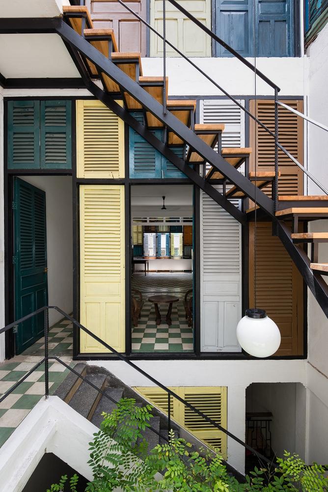 Mẫu cầu thang nhà ống bằng sắt