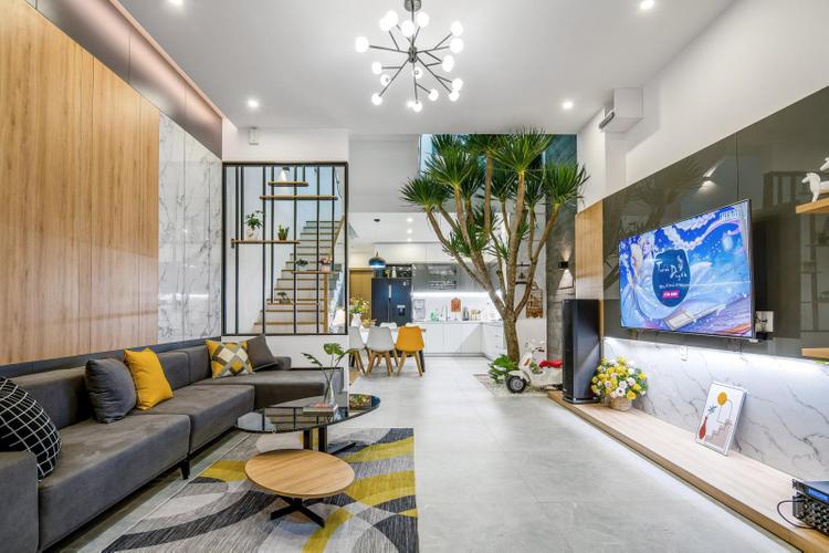 Một mẫu bố trí cầu thang nhà ống 5m