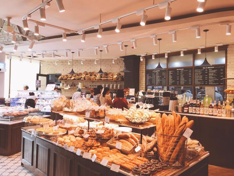 Không gian quán rất rộng rãi và sang trọng