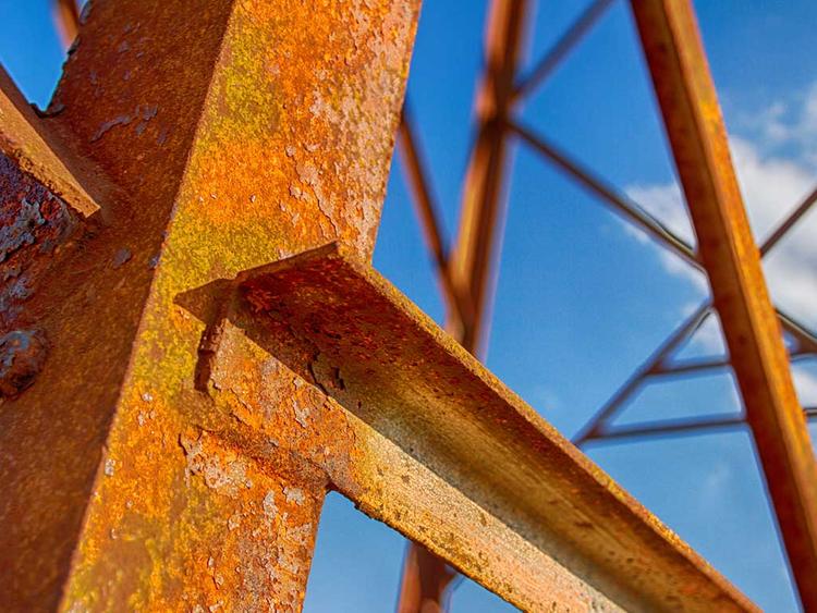 Đặc điểm khí hậu khiến nhà khung thép mang nhược điểm lớn về độ bền