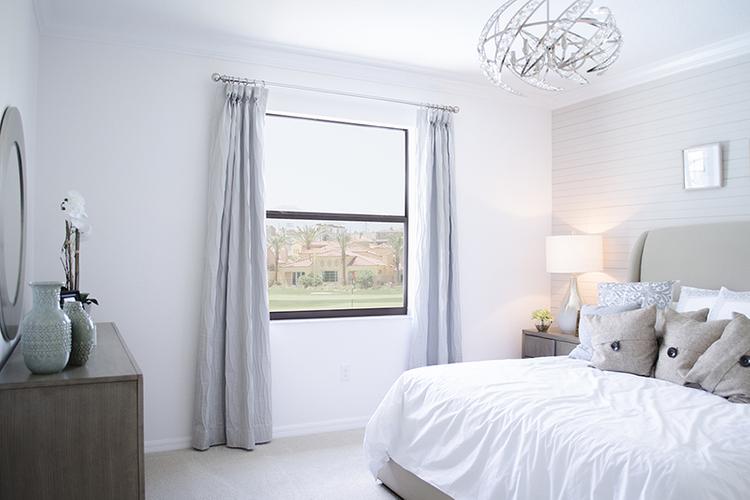  Cửa sổ phòng ngủ nên có rèm cửa để đảm bảo sự riêng tư