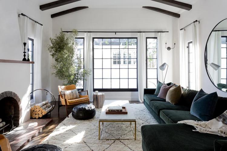 Cửa sổ vừa giúp đón ánh sáng tự nhiên, vừa là điểm nhấn tuyệt vời