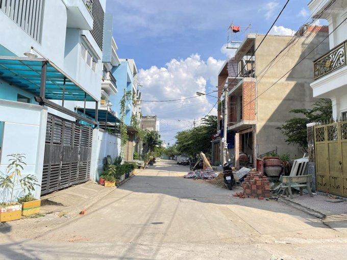 nhà nguyên căn quận 12