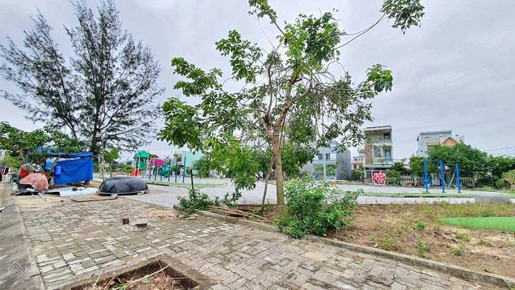 Hình ảnh lô đất kẹp cống