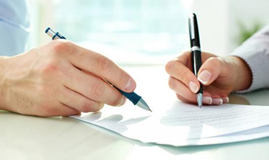 Xem ký hợp đồng thuê nhà trọ