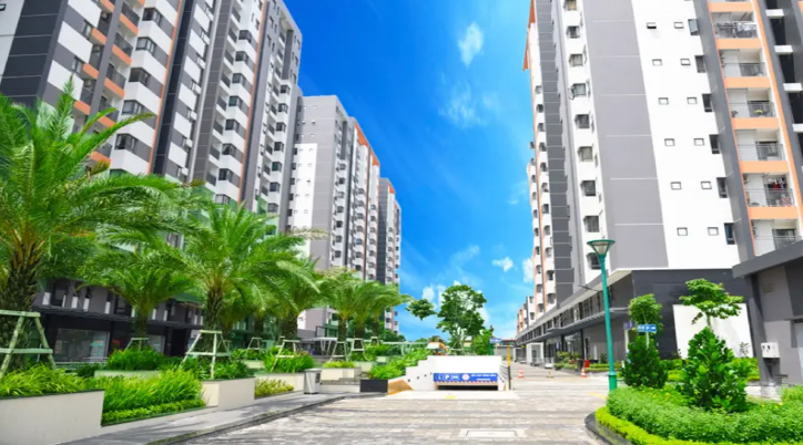 Khuôn viên chung cư Him Lam Phú An