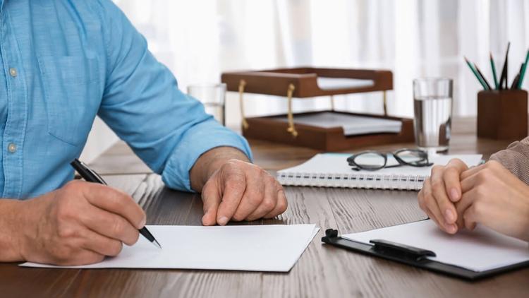 Để chuyển nhượng đất cho con cần đáp ứng điều kiện theo quy định