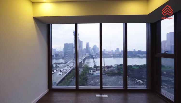 Ảnh thực tế căn hộ đã bàn giao tại tầng 11 The Metropole Thủ Thiêm nhìn ra cầu Thủ Thiêm 2 