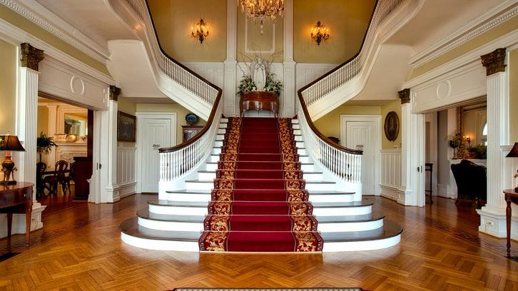 15 Desain Tangga Kayu Agar Rumah Semakin Cantik