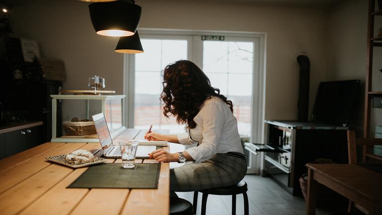 5 Feng Shui Tips For The Ultimate Home Office